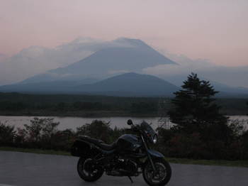 精進湖と富士山1.JPG